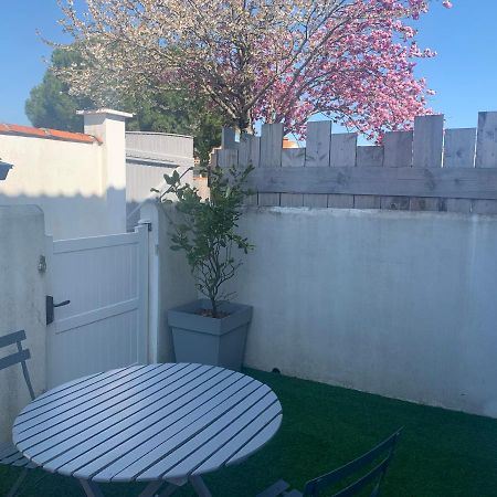 Studio Avec Terrasse Saint Martin De Re Exterior foto