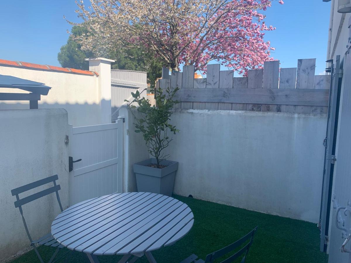 Studio Avec Terrasse Saint Martin De Re Exterior foto